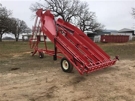 small square 10 bale accumulator